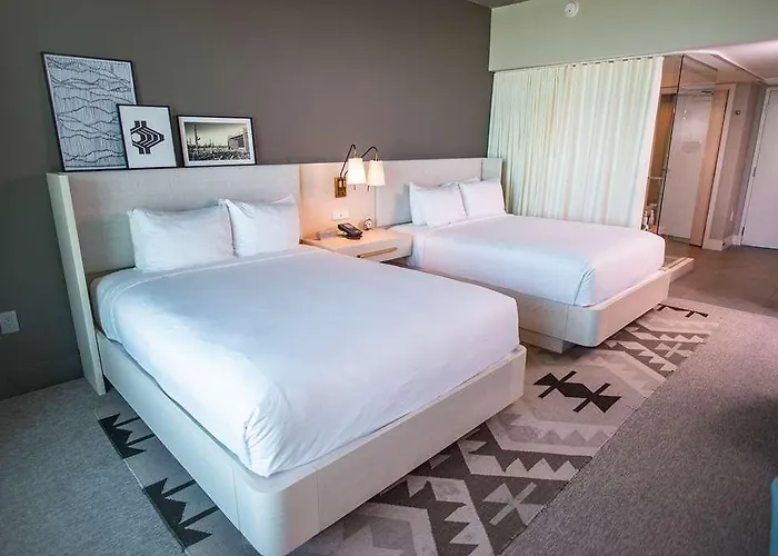 Mountain Shadows Hotel *
